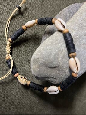 Shell & Bead Adjustable Anklet - Black and Cream